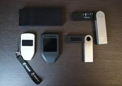 paper-wallet-vs-hardware-wallet